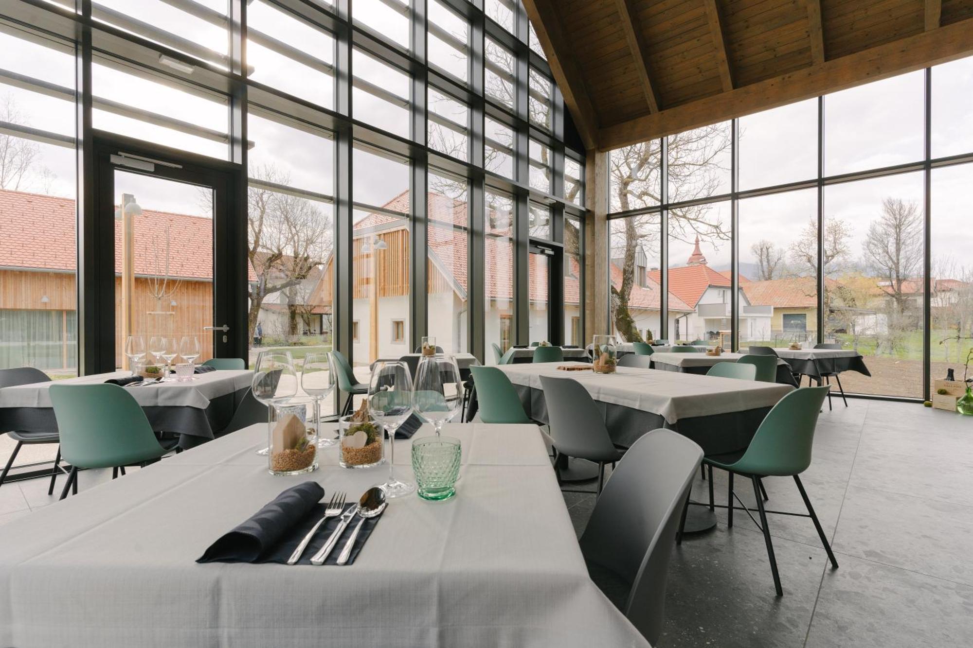 Pira Hotel Postojna Extérieur photo