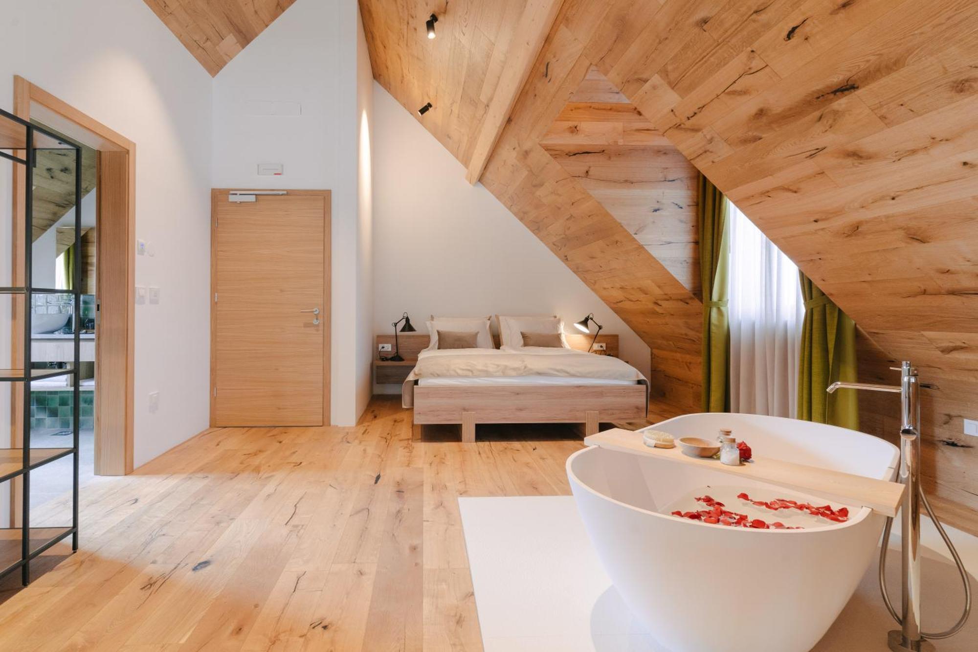 Pira Hotel Postojna Extérieur photo