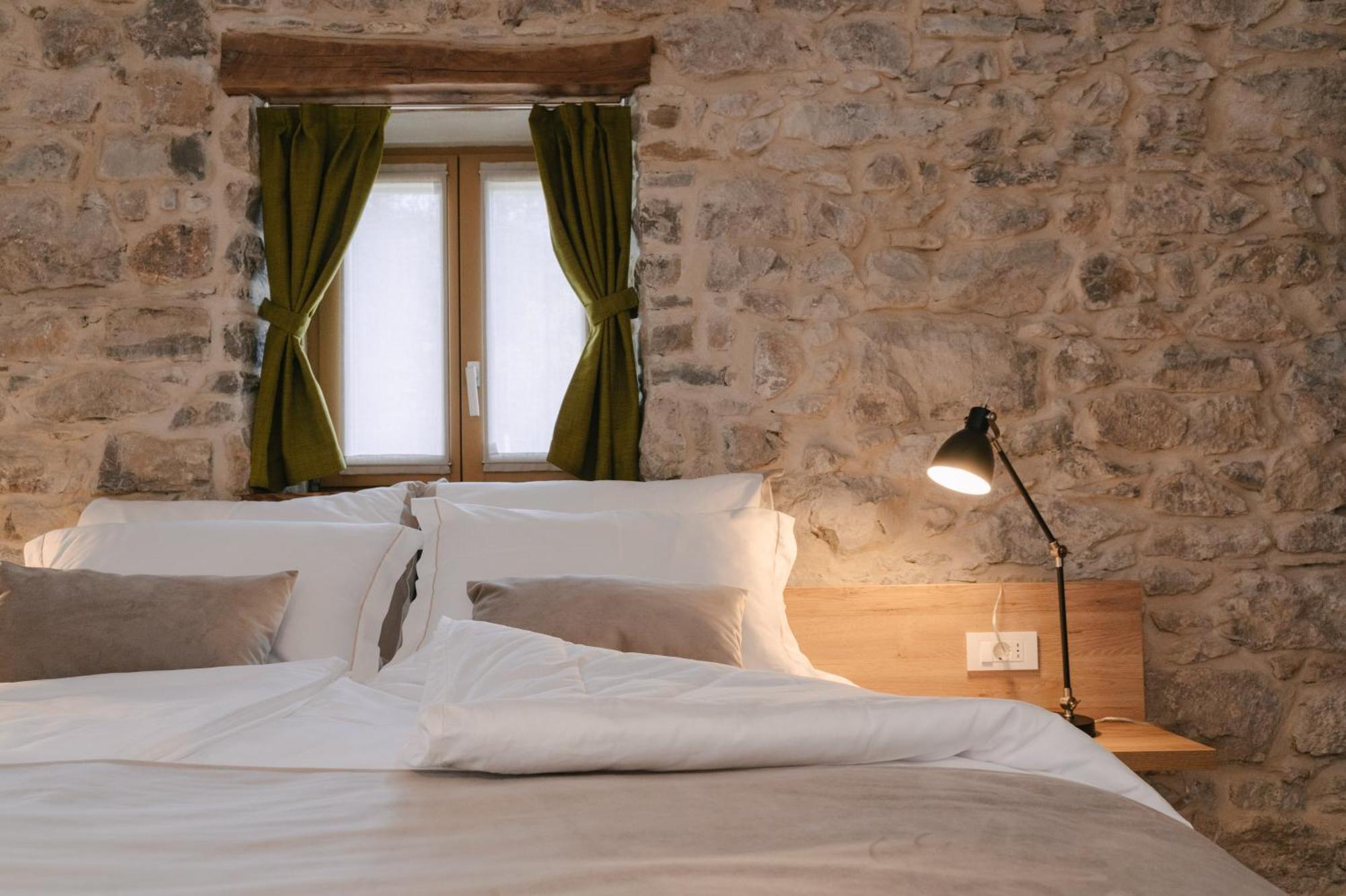 Pira Hotel Postojna Extérieur photo